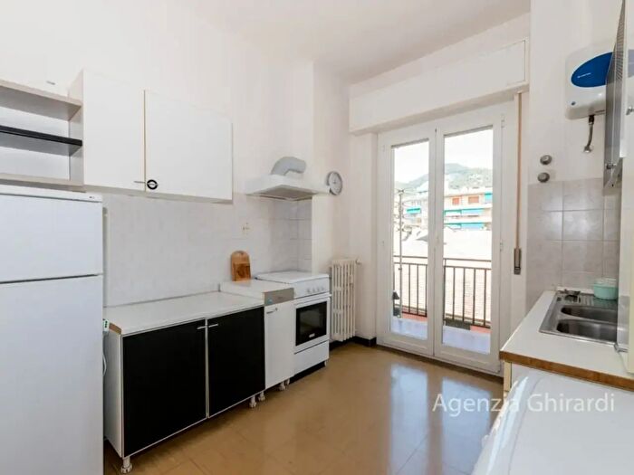 Appartamento con 5 locali in affitto in Via Alfredo dAndrade, Genova