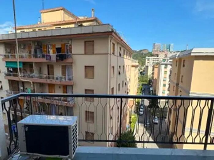 Appartamento trilocale in vendita in Via Francesco Ravaschio, Genova