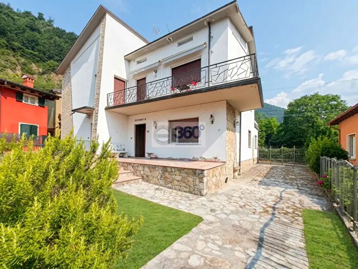 Appartamento quadrilocale in vendita in Via Fontane, Villa Carcina