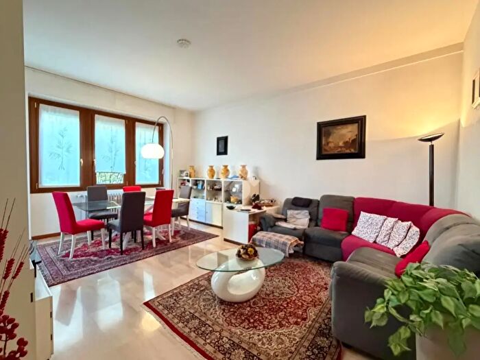Appartamento trilocale in vendita in Via Derna, Milano