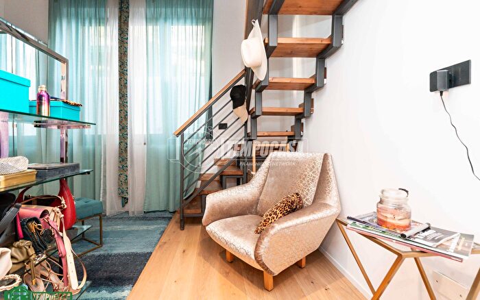 Appartamento trilocale in vendita in Via Vincenzo Russo, Milano