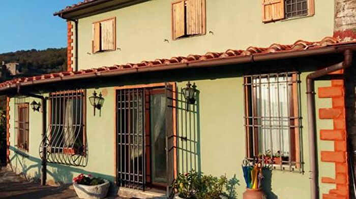 Casa con 6 locali in vendita in Via La Lastruccia, Vaiano