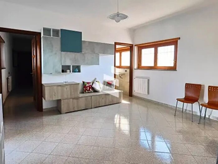 Appartamento trilocale in affitto in Via Paolo Barison, Roma