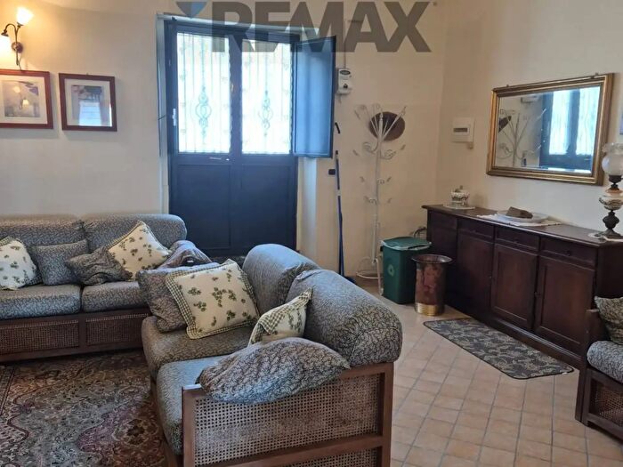 Casa con 6 locali in vendita in Via Guglielmo Marconi, SantAlfio