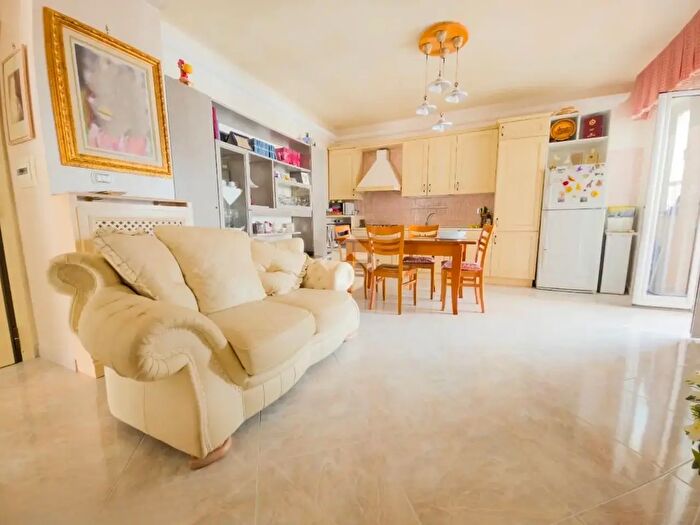 Appartamento con 5 locali in vendita in Via La Castellana, Manfredonia