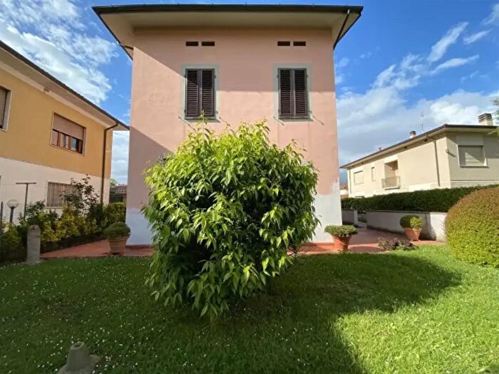 Casa con 5 locali in vendita in Via della Santissima Annunziata Traversa, Lucca
