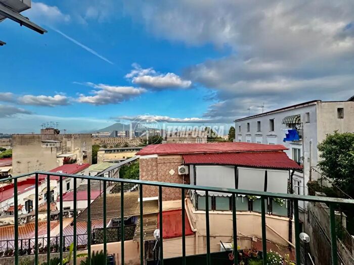 Appartamento trilocale in vendita in Napoli
