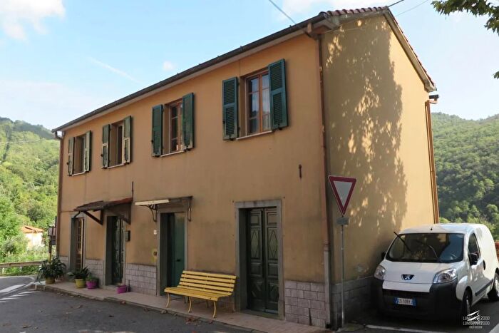 Casa con 6 locali in vendita in Calice Al Cornoviglio