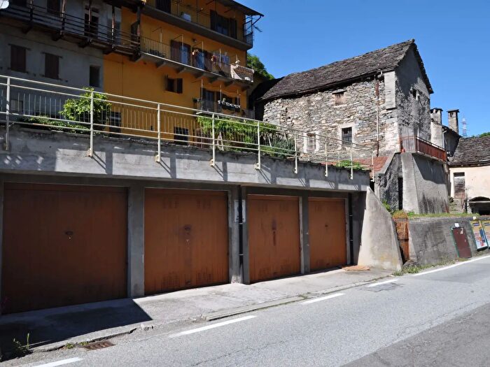 Casa con 8 locali in vendita in Via Valle Antrona, Villadossola