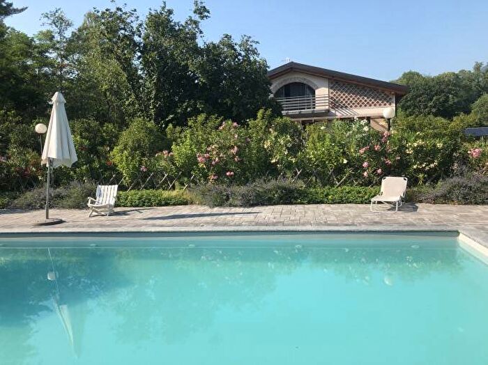 Appartamento trilocale in affitto in LavenoMombello