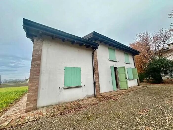 Casa con 6 locali in vendita in Mirandola