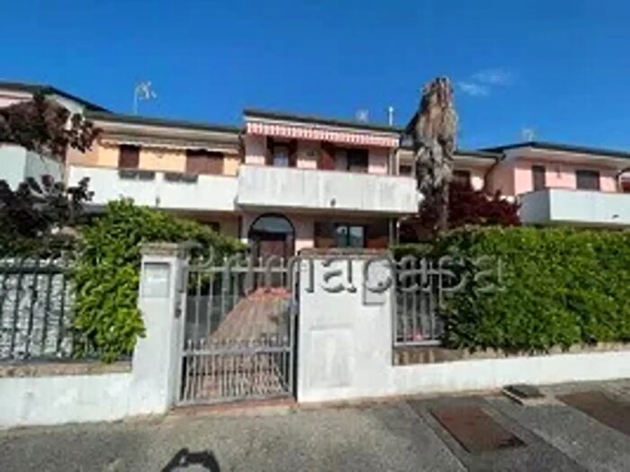 Casa trilocale in vendita in Gramsci, Correzzola