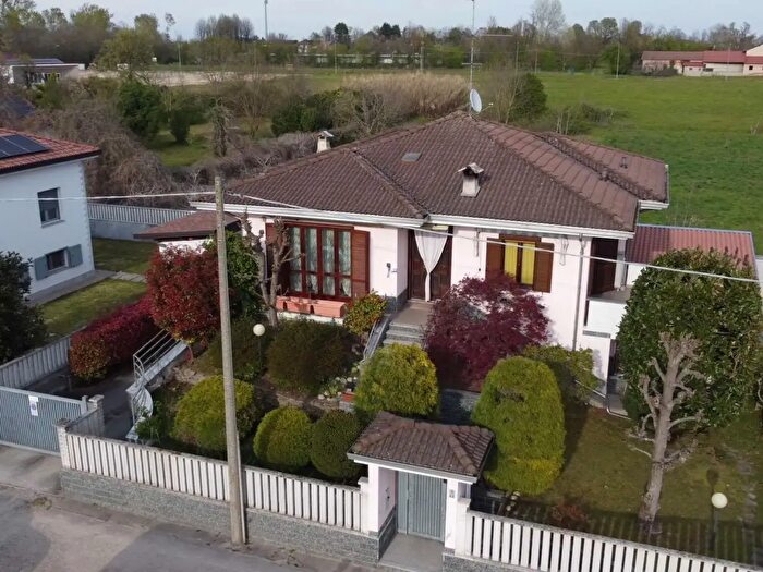 Casa con 6 locali in vendita in Via Vignazza, Vigevano