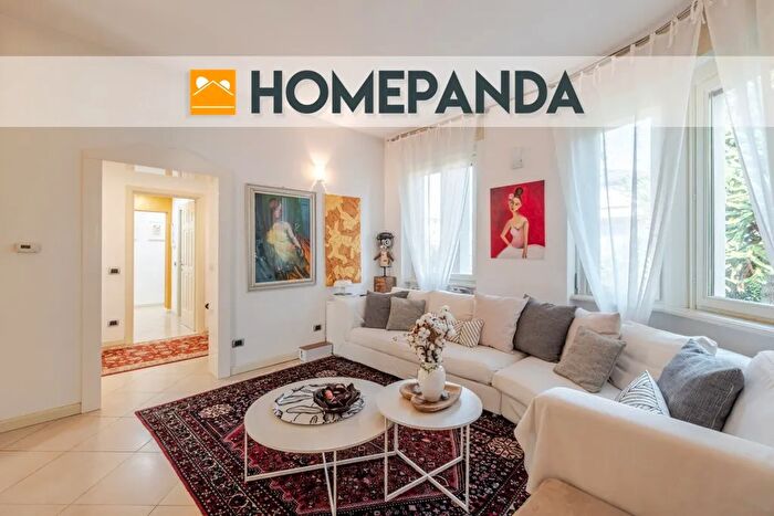 Casa con 9 locali in vendita in Via Garibaldi, Albizzate