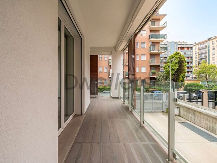 Appartamento trilocale in affitto in Via Antonio Smareglia, Argonne Corsica, Milano