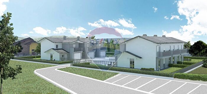 Casa con 17 locali in vendita in Via San Protasio, Medolago