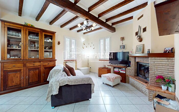 Casa quadrilocale in vendita in Reggio Emilia