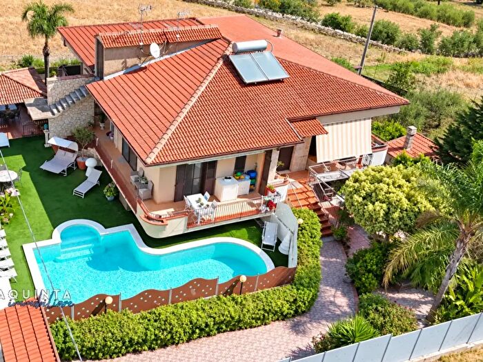 Casa con 6 locali in vendita in Contrada Setteteste, Ramacca