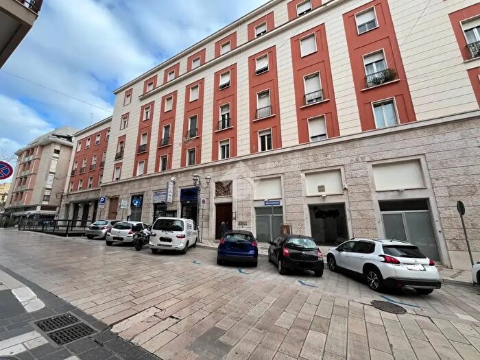 Appartamento trilocale in affitto in Via Santi, Brindisi