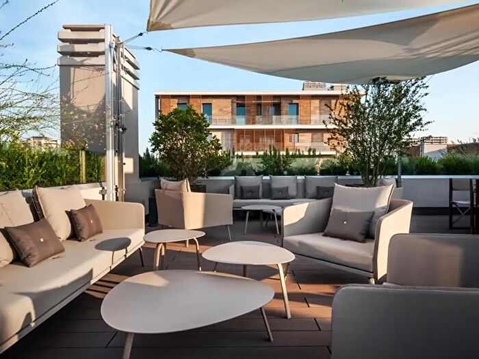 Appartamento trilocale in affitto in Via Poma, Milano