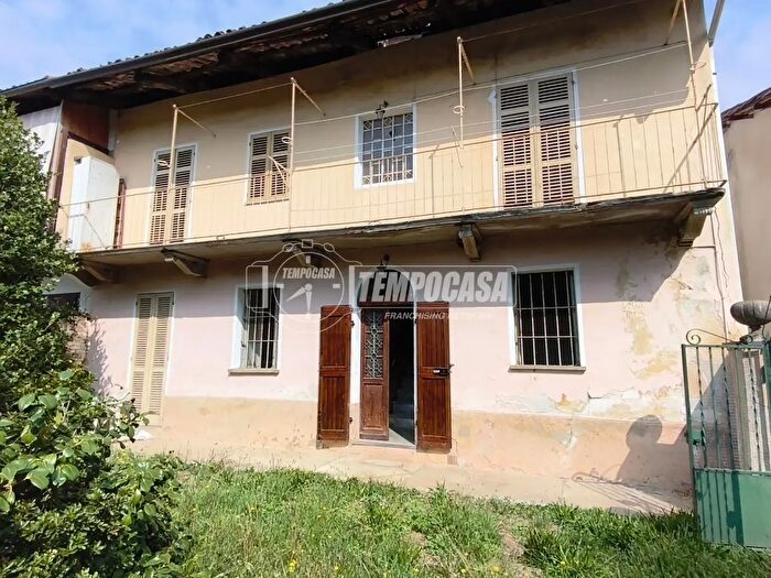 Casa con 6 locali in vendita in Strada dell'Erba, Biella
