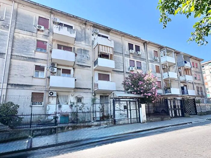 Appartamento quadrilocale in vendita in Via Giacinto Calandrucci, Palermo