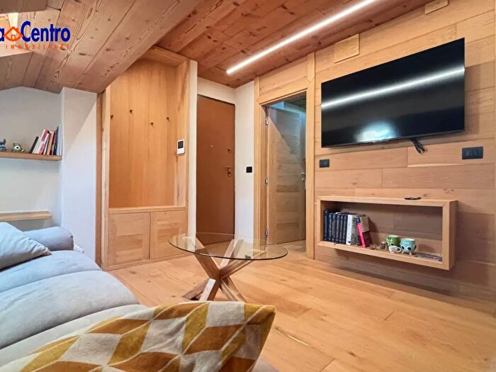 Appartamento bilocale in vendita in Via Saint Martin De Corléans, Aosta