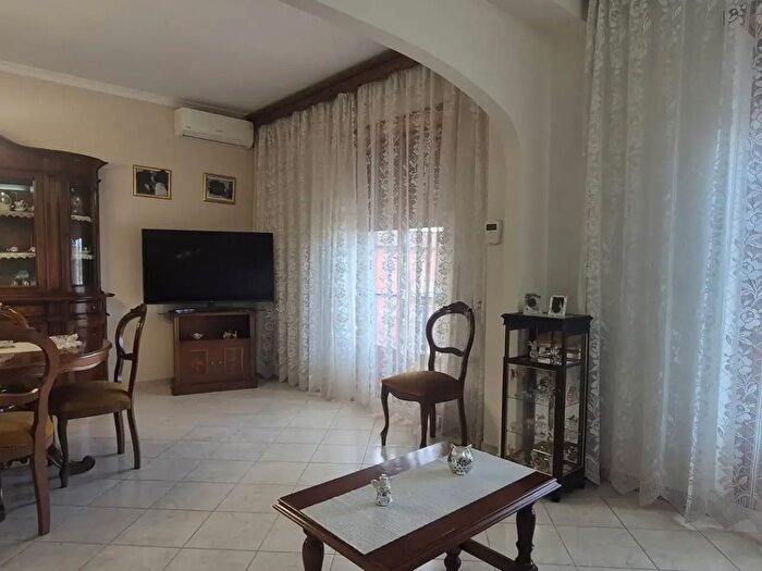 Appartamento quadrilocale in vendita in Via Acate, Roma
