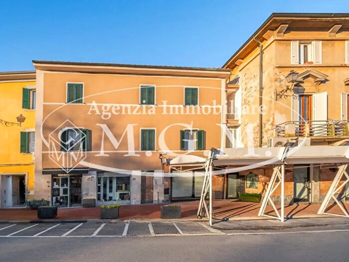 Appartamento con 5 locali in vendita in Rgo Rom, Bientina