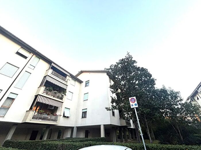 Appartamento con 6 locali in vendita in Via Giacosa, Grosseto