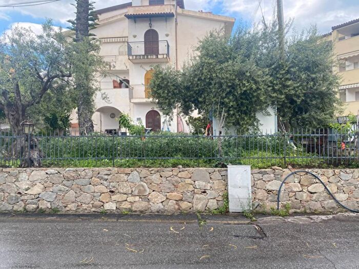 Appartamento trilocale in vendita in Via Larunchi GiardiniNaxos, Giardini Naxos