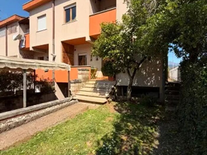 Casa con 5 locali in vendita in Via Irlanda, Alatri