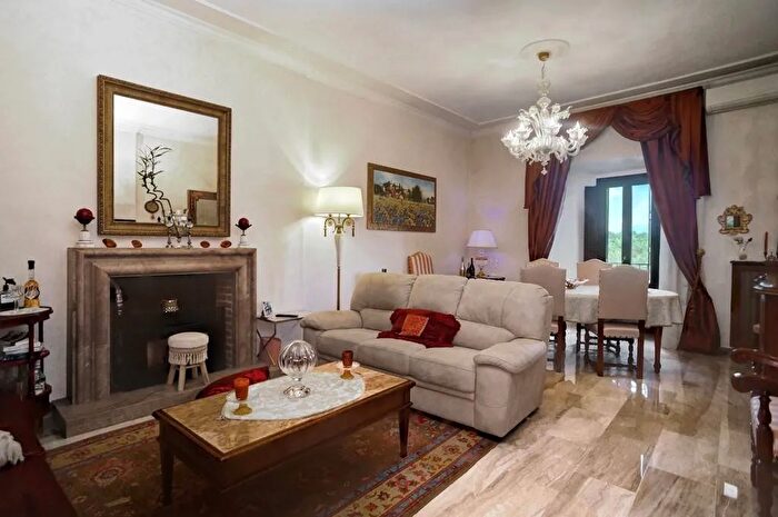 Appartamento con 8 locali in vendita in Via Giacomo Matteotti Fontechiari Frosinone, Fontechiari