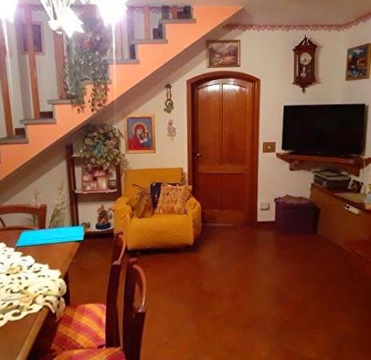 Appartamento quadrilocale in vendita in Via della Repubblica, Gallicano