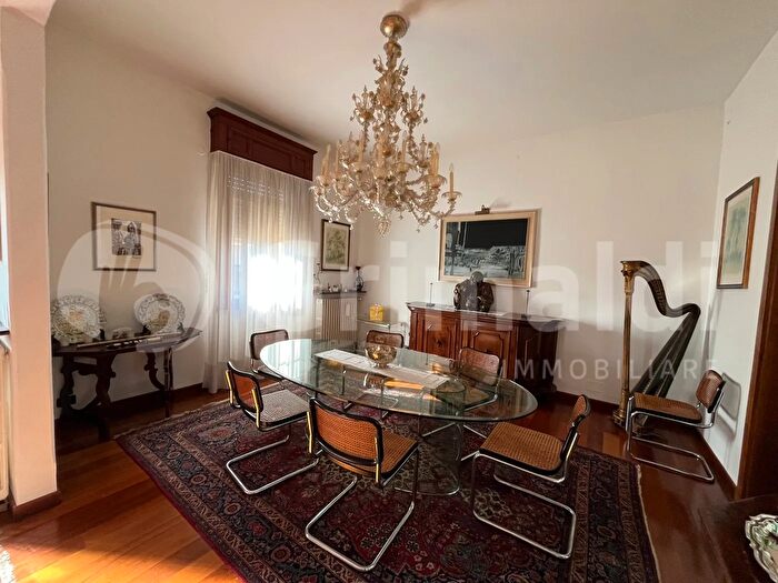 Appartamento quadrilocale in vendita in Via San Gregorio Barbarigo, Padova