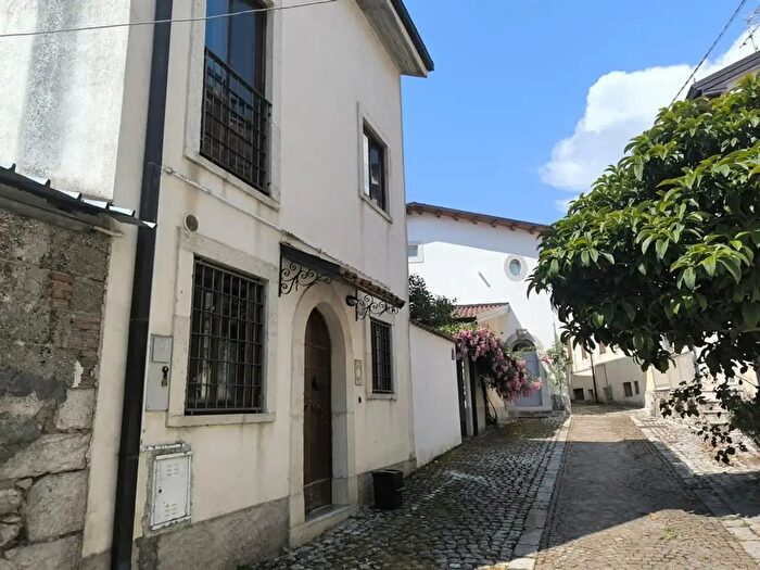 Casa quadrilocale in vendita in Via Giuseppe De Amicis, Alfedena