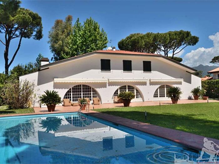 Casa con 6 locali in affitto in Roma Imperiale, Forte dei Marmi
