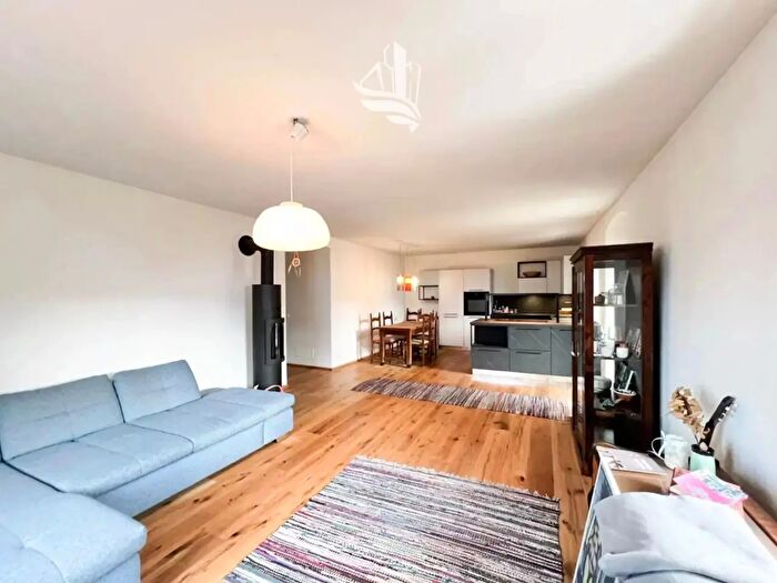 Appartamento trilocale in vendita in Via Val di Fiemme, Egna