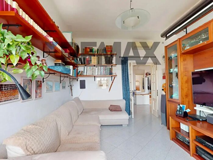 Appartamento con 7 locali in vendita in Via Giuseppe Ferrari, Genova