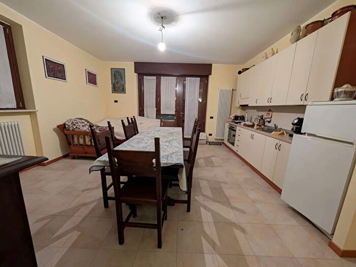 Appartamento trilocale in affitto in Via Badia, Gessate