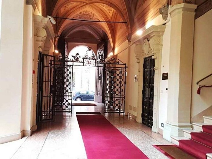 Appartamento trilocale in affitto in via Guido Reni, Centro Storico, Bologna