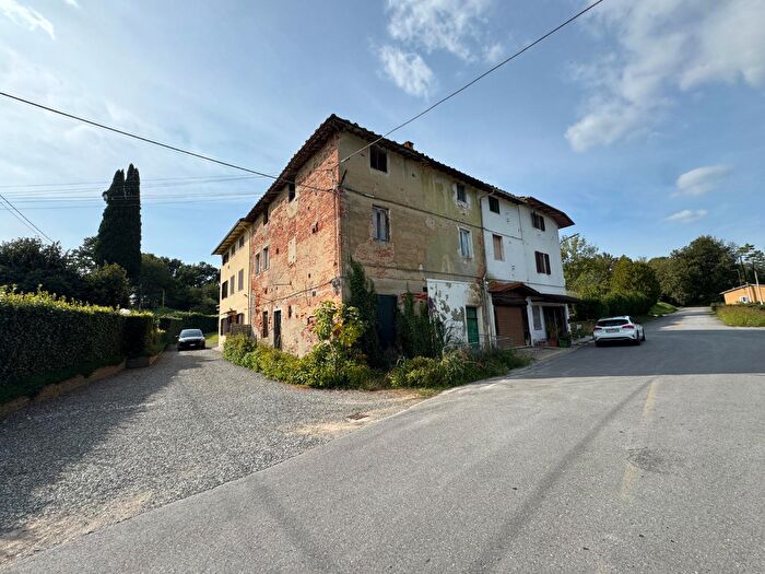 Appartamento con 5 locali in vendita in Via Romana Lucchese, Fucecchio