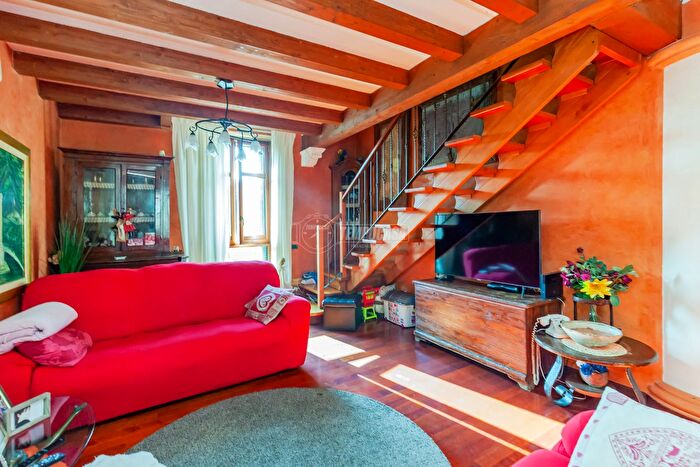 Appartamento con 5 locali in vendita in Vicolo della Chiesa, Bresso