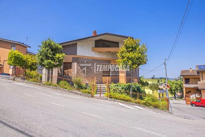 Casa con 6 locali in vendita in Corridonia