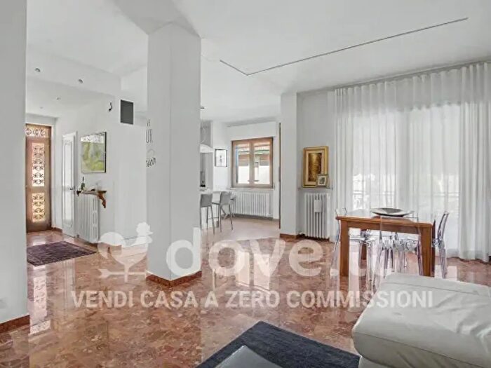 Casa con 6 locali in vendita in Biandronno