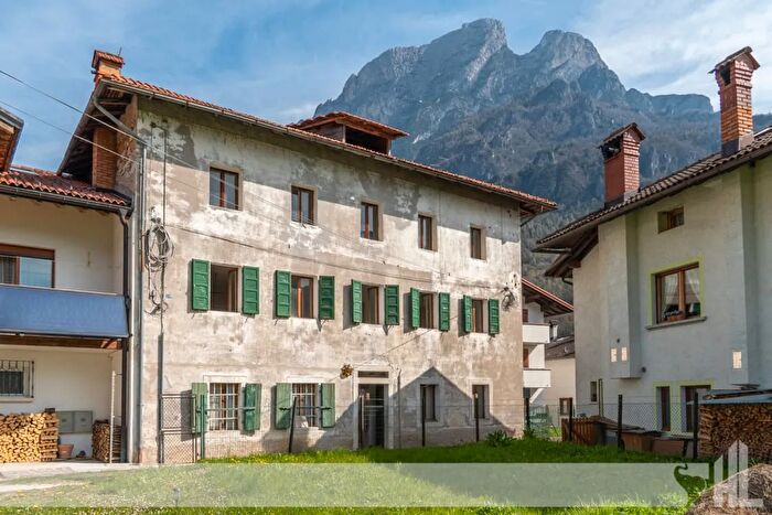 Casa con 12 locali in vendita in Taibon Agordino