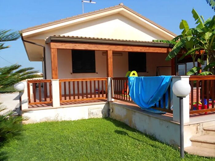 Casa quadrilocale in vendita in Via dellIbiscus, Ispica