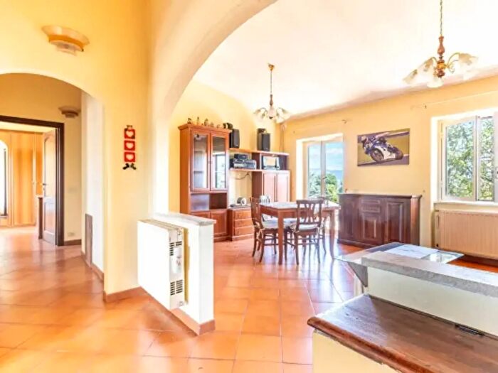 Casa con 6 locali in vendita in Strada Ventitreesima, Labico