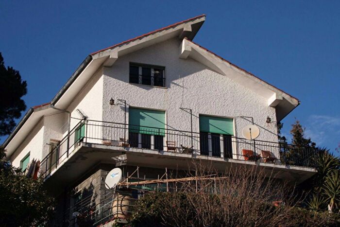 Casa con 8 locali in vendita in Vallebona
