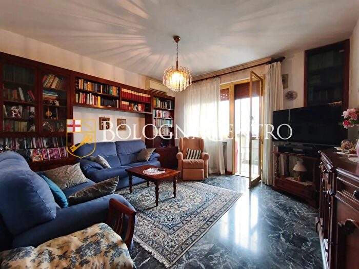 Appartamento con 6 locali in vendita in Via Spina, Bologna